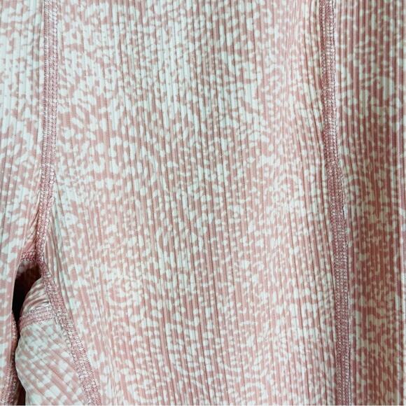 The Limited peach cream ribbed abstract high waisted ankle crop leggings medium - Picture 4 of 7